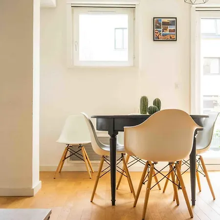 A Luminous Love Cocoon With Balcony In דירה *